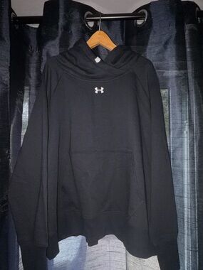 Under Armour Woman’s Black Crewneck Hoodie Pullover
